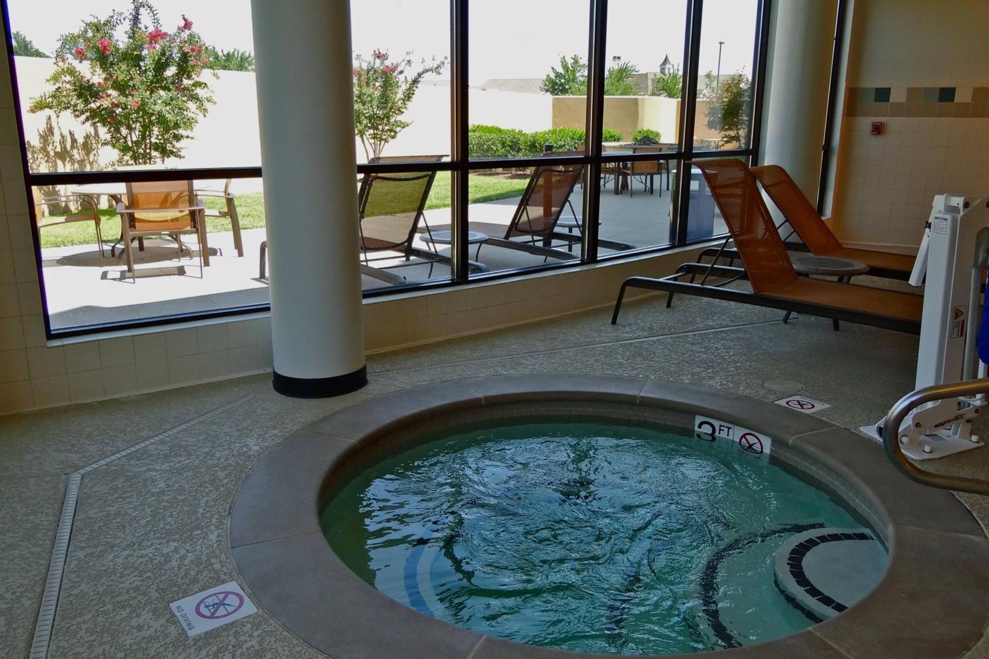 Courtyard By Marriott Кларксвил Екстериор снимка