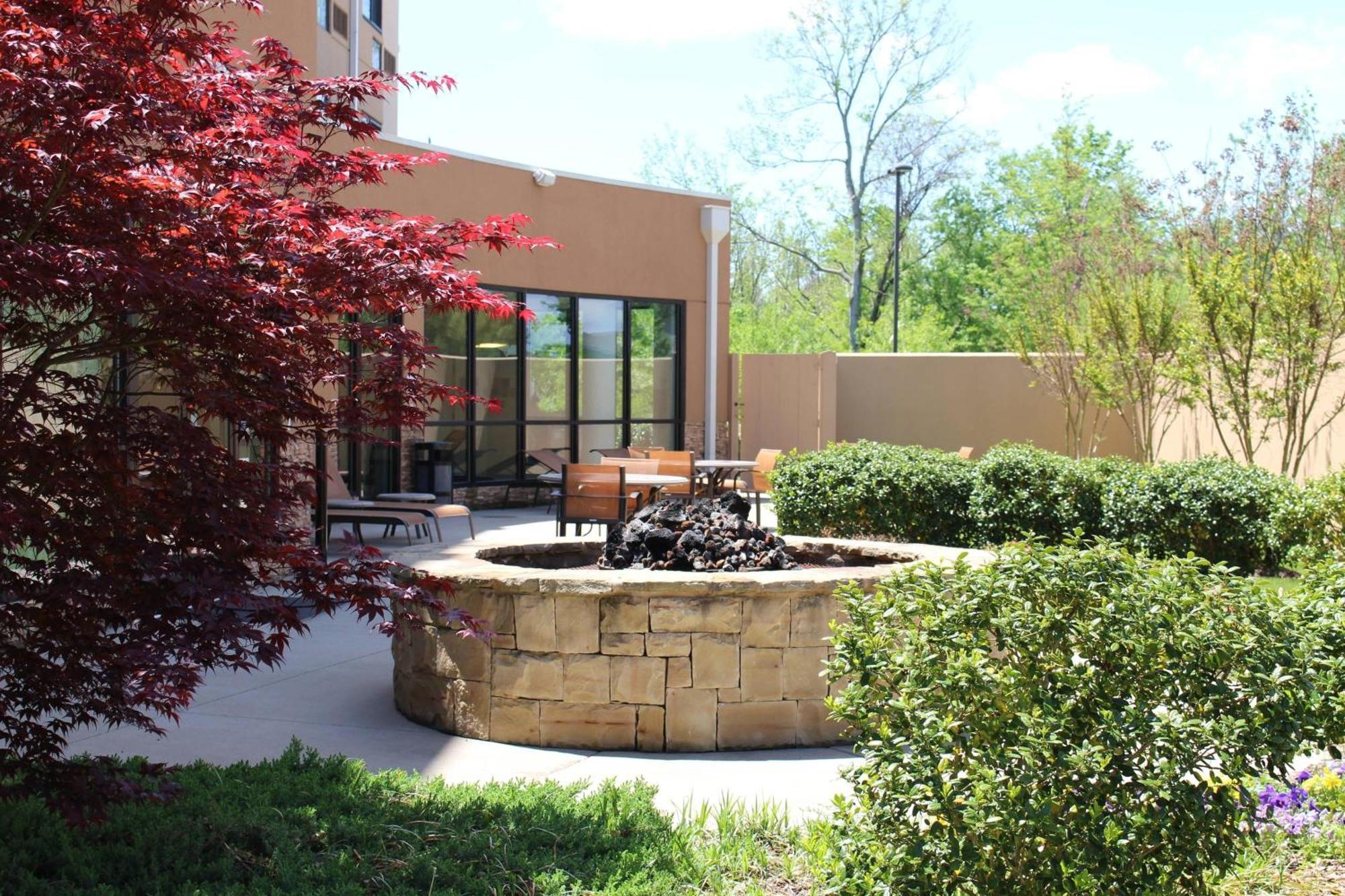 Courtyard By Marriott Кларксвил Екстериор снимка