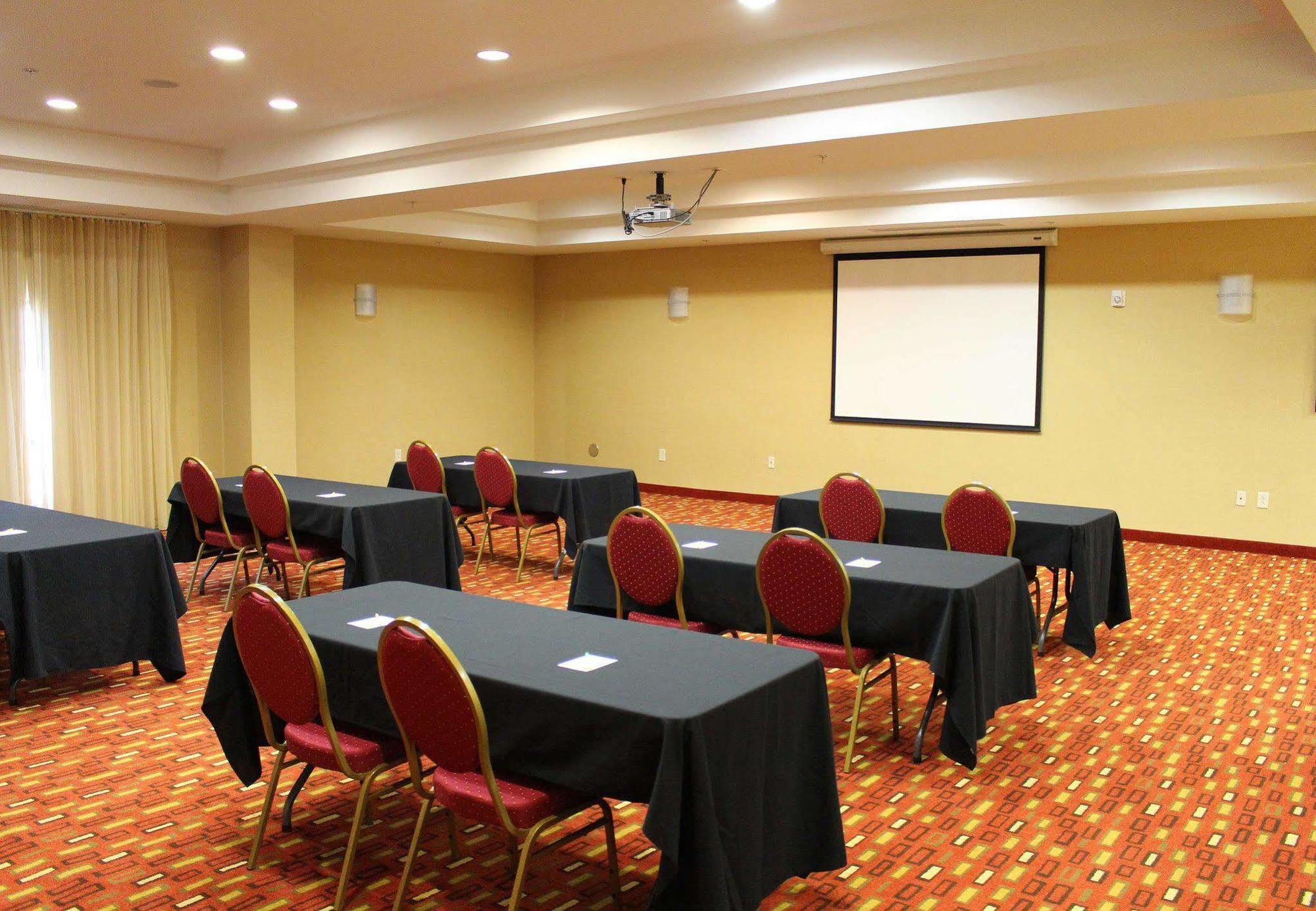Courtyard By Marriott Кларксвил Екстериор снимка